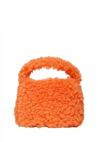 Borsa in pelliccia arancione con una superficie texturizzata e soffice, dotata di un manico arrotondato e di una forma squadrata. Nessuna parte metallica o chiusure visibili.