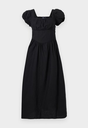 Robe midi noire avec manches bouffantes, encolure carrée, taille cintrée et jupe froncée sur fond blanc.