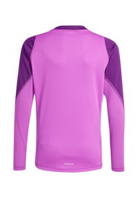 Langarm sportshirt met een frisse roze body en contrasterende paarse mouwen. Gemaakt van lichte, ademende stof met een gladde textuur.