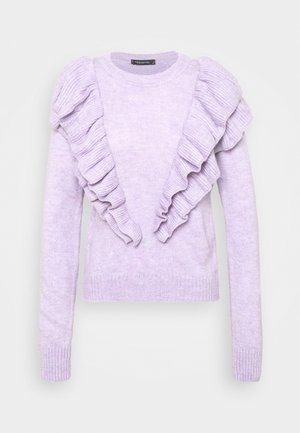 Pull en maille lavande à manches longues avec de larges détails froncés s'étendant des épaules jusqu'à la poitrine.