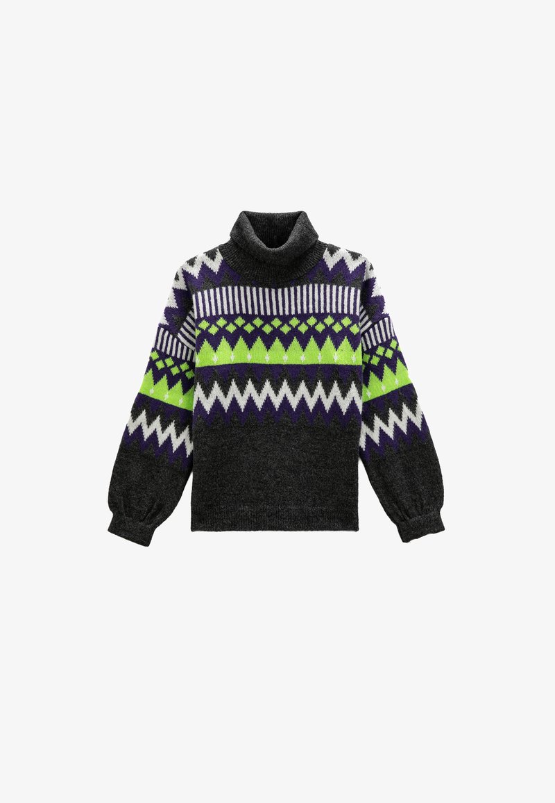 Sweter z wysokim kołnierzem typu golf w ciemnoszarym kolorze, zdobiony kolorowymi wzorami geometrycznymi w zieleni, bieli i purpurze. Rękawy w stylu balonowym z prążkowanymi mankietami.