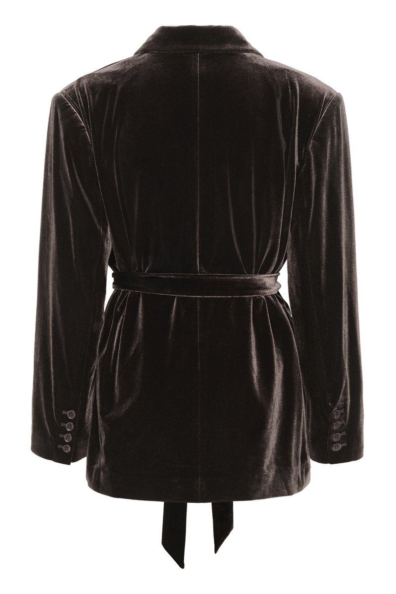 Schwarzer Samtblazer mit tailliertem Gürtel, langen Ärmeln und geknöpften Manschetten. Glatte Textur und klassisches Kragen-Design.
