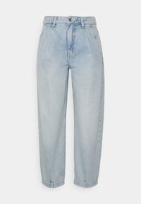 Vaaleansiniset korkeavyötäröiset farkut rentoa mallia, joissa on etutaskut, vyölenkit, napitus ja kevyet laskokset nilkoissa.