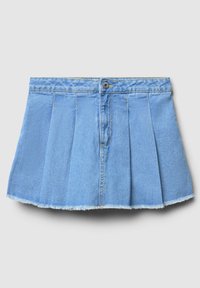 Gonna di jeans blu chiaro con pieghe, orlo grezzo, chiusura con bottoni frontali e dettagli di cucitura arancione. Design casual adatto a varie occasioni.