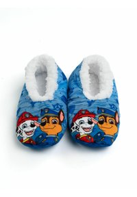 Pantofole blu con morbida fodera bianca, decorate con cani dei cartoni animati sulla parte anteriore. Il materiale sembra soffice e presenta uno sfondo a pattern in diverse tonalità di blu.