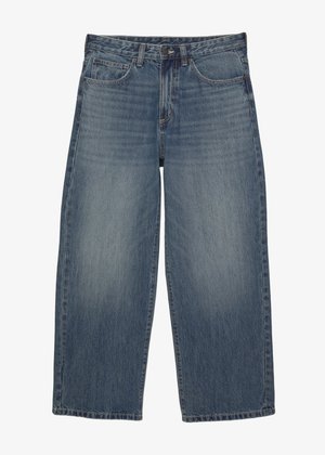 Jean en denim bleu ample avec bouton et fermeture éclair à l'avant, deux poches avant et passants de ceinture.