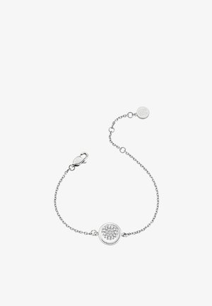 Silbernes Metallarmband mit einem runden Anhänger, der ein kreisförmiges Muster aus klaren Steinen zeigt, einem Karabinerverschluss und einem runden Anhänger.