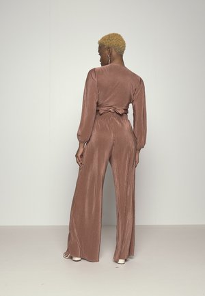 WIDE LEG TROUSER - Trousers - taupe dark beige