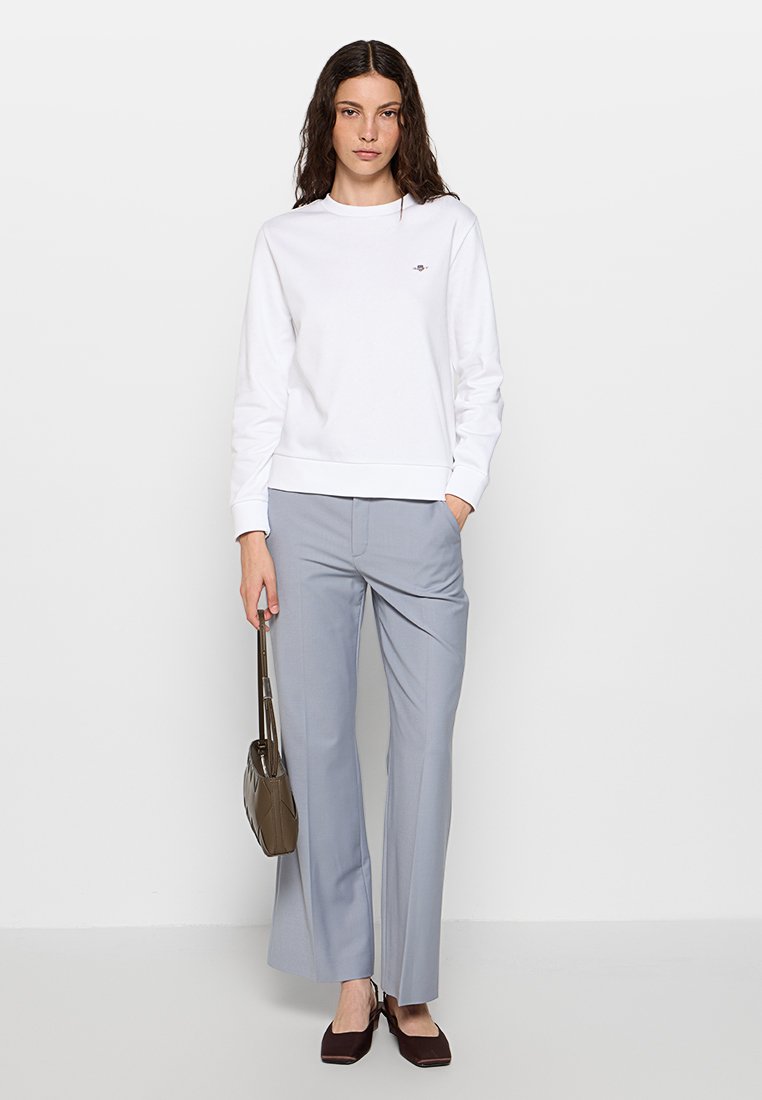 REGULAR FIT