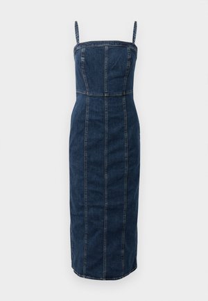 Vestido midi de ganga azul escuro sem mangas, com um corpete ajustado e detalhes de costura verticais.