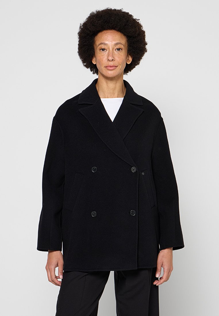 closed Halflange jas zwart closed Halflange jas zwart