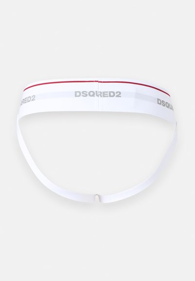 Λευκό ελαστικό jockstrap με κόκκινη ρίγα και γκρι λογότυπο "DSQUARED2" στη μέση, εμφανίζεται σε απλό λευκό φόντο.
