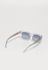 Eyewear by David Beckham Päikeseprillid - crystal grey