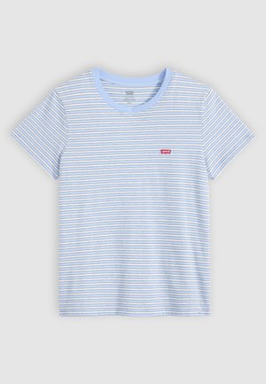 Světle modré tričko s krátkým rukávem a vodorovnými pruhy v tmavších odstínech. Má kulatý výstřih a malé červené logo Levi's na hrudi.