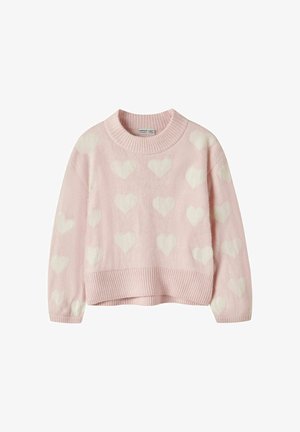 Pull rose avec une texture en maille épaisse, agrémenté de motifs de cœurs blancs, col, poignets et ourlet côtelés, offrant une coupe décontractée.
