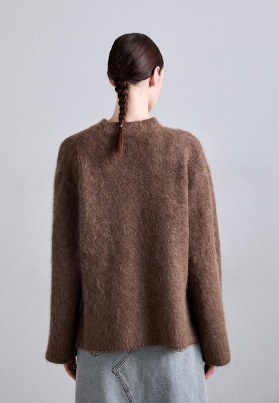 Holzweiler FLUFFY CARDIGAN - Cardigan - dark brown