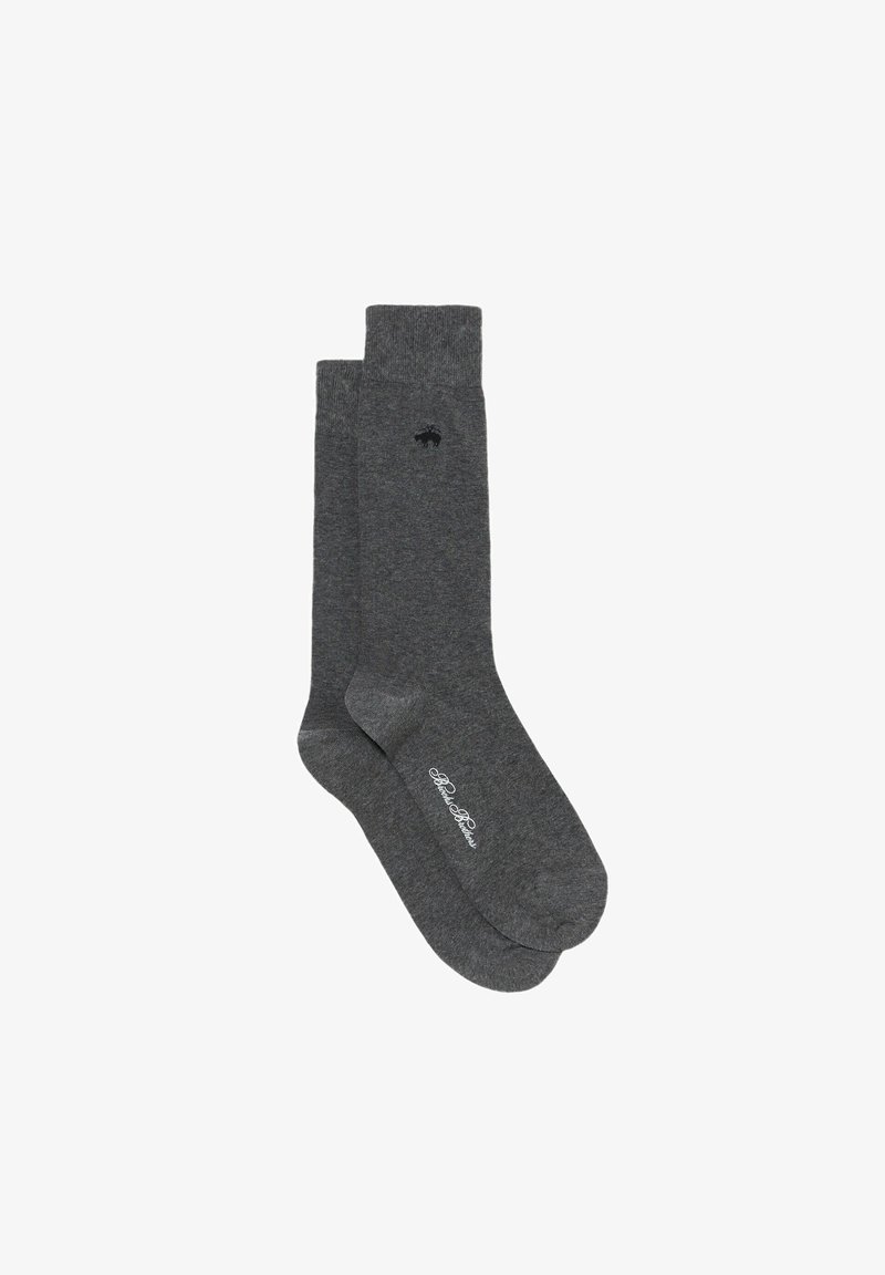 Chaussettes grises en matériau doux, avec un bord-côte côtelé, une texture lisse et un petit logo ours noir près de la cheville.