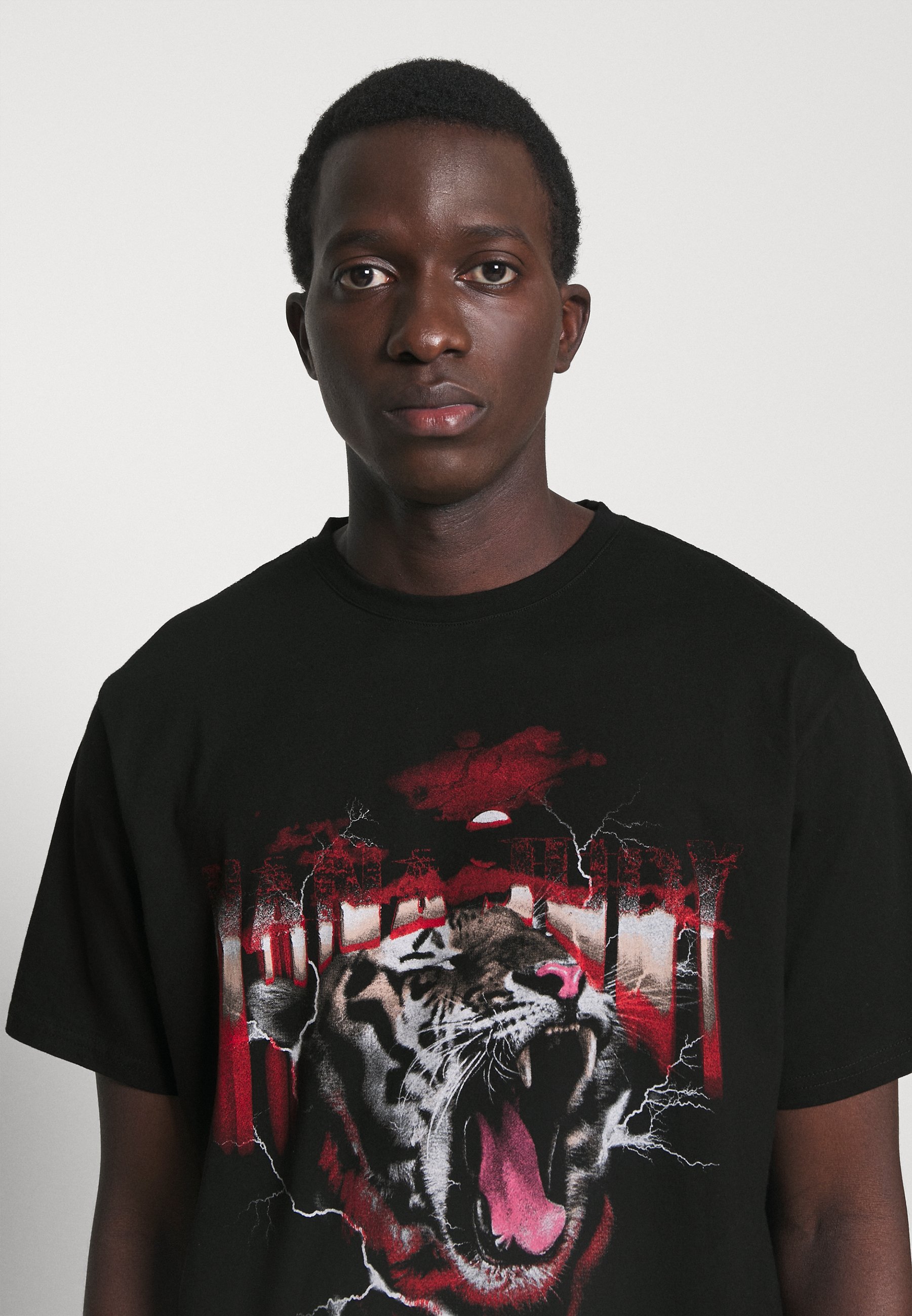 nANA jUDY PORT - T-shirt print - black/zwart - Zalando.nl