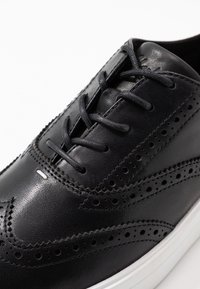 Clarks Zapatos con cordones - black