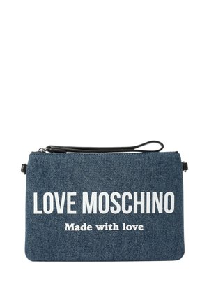 Pochette in denim con cinturino con cerniera nero e testo bianco "LOVE MOSCHINO" e "Made with love" sulla parte anteriore.