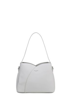 Weiße Lederschultertasche mit gebogenem oberen Rand, genähtem Paneeldesign und Einzelriemen, gebrandmarkt mit kleinem "David Jones Paris" Logo.