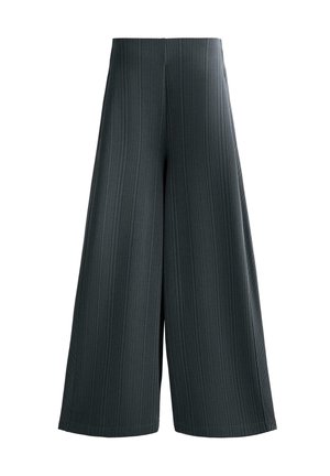 Wide-leg trousers in dark gray with vertical ribbed texture, high waistband, and side slits for ease of movement. Tailored for a relaxed fit.