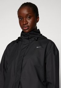 Nike Performance FAST - Windbreaker - black