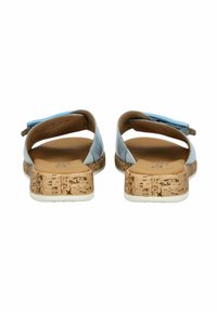Sandales bleues et marron avec des semelles texturées en liège, ouvertes à l'arrière et à design plat. Dotées d'un matériau lisse avec des sangles ajustables.