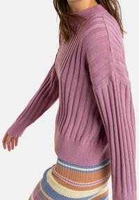 Roxy Neule - mauve
