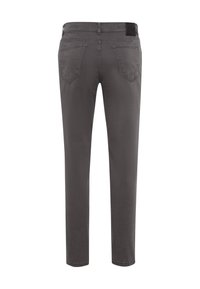 Pantalon droit gris foncé vu de dos avec deux poches arrière et passants de ceinture à la taille.