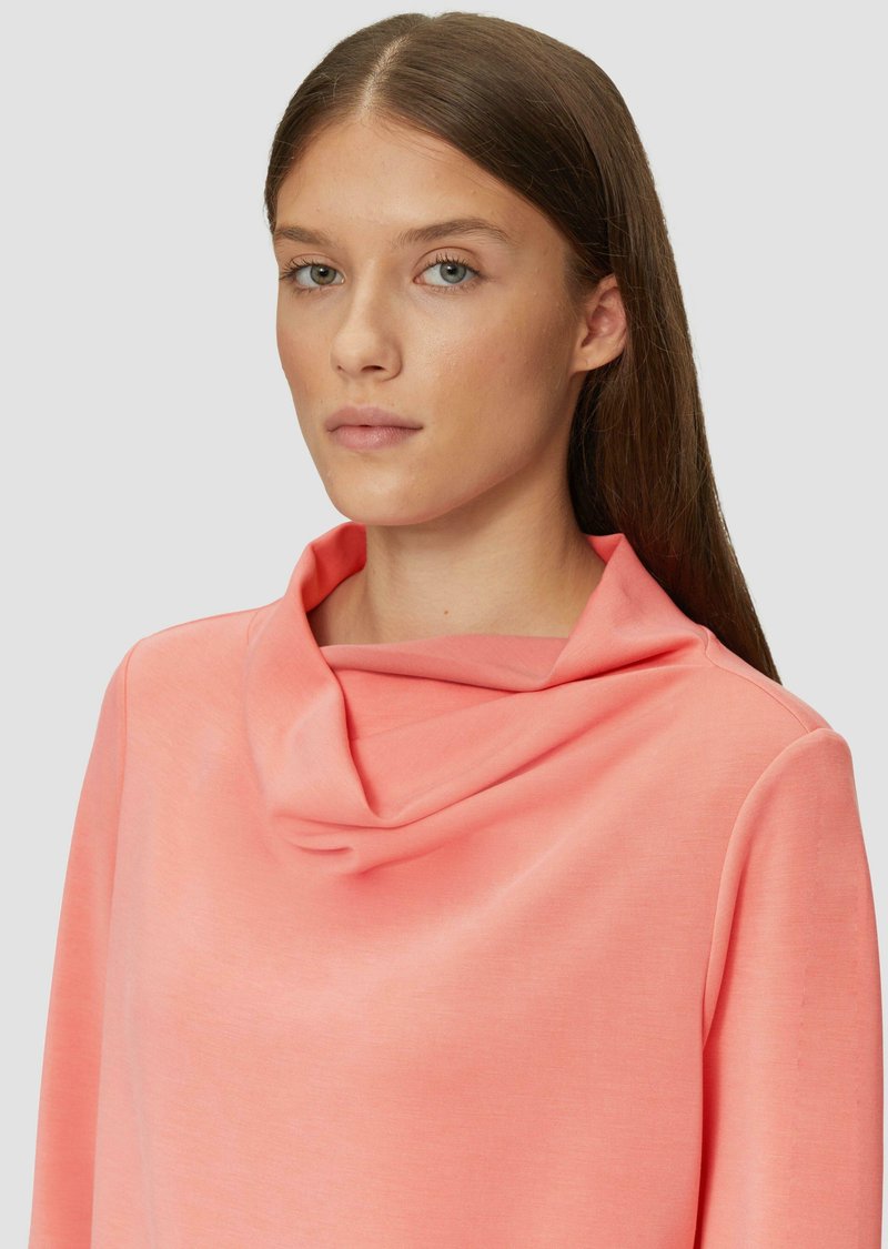 MIT WASSERFALLKRAGEN Sweatshirt himbeere/rot