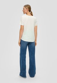 s.Oliver MIT FLAMMGARNSTRUKTUR - T-Shirt basic - creme