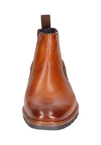 Botín Chelsea de cuero marrón con un acabado suave, paneles laterales elásticos y una pestaña de bucle para facilitar el calzado. Suela de goma para mayor tracción.