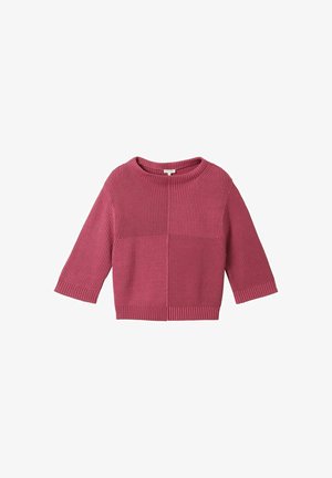 Geribbelde roze pull met een ronde halslijn, driekwart mouwen en een recht model. Zachte textuur en minimale naden.
