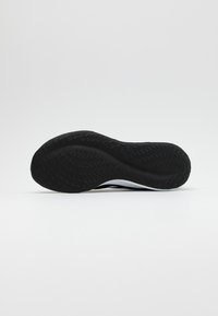 adidas Performance FLUIDSTREET - Sapatilha de treino - core black/footwear white