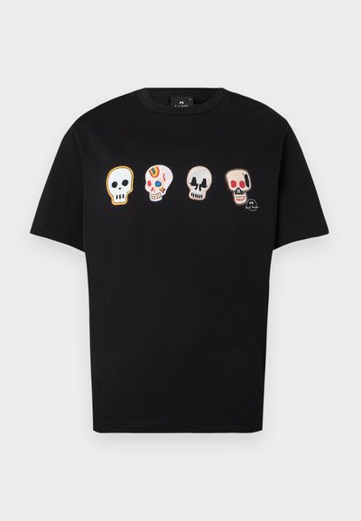 Μαύρο κοντομάνικο μπλουζάκι με τέσσερα κεντημένα πολύχρωμα σχέδια κρανίων διατεταγμένα οριζόντια στο στήθος.