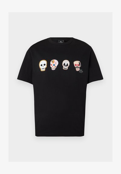 Μαύρο κοντομάνικο μπλουζάκι με τέσσερα κεντημένα πολύχρωμα σχέδια κρανίων διατεταγμένα οριζόντια στο στήθος.