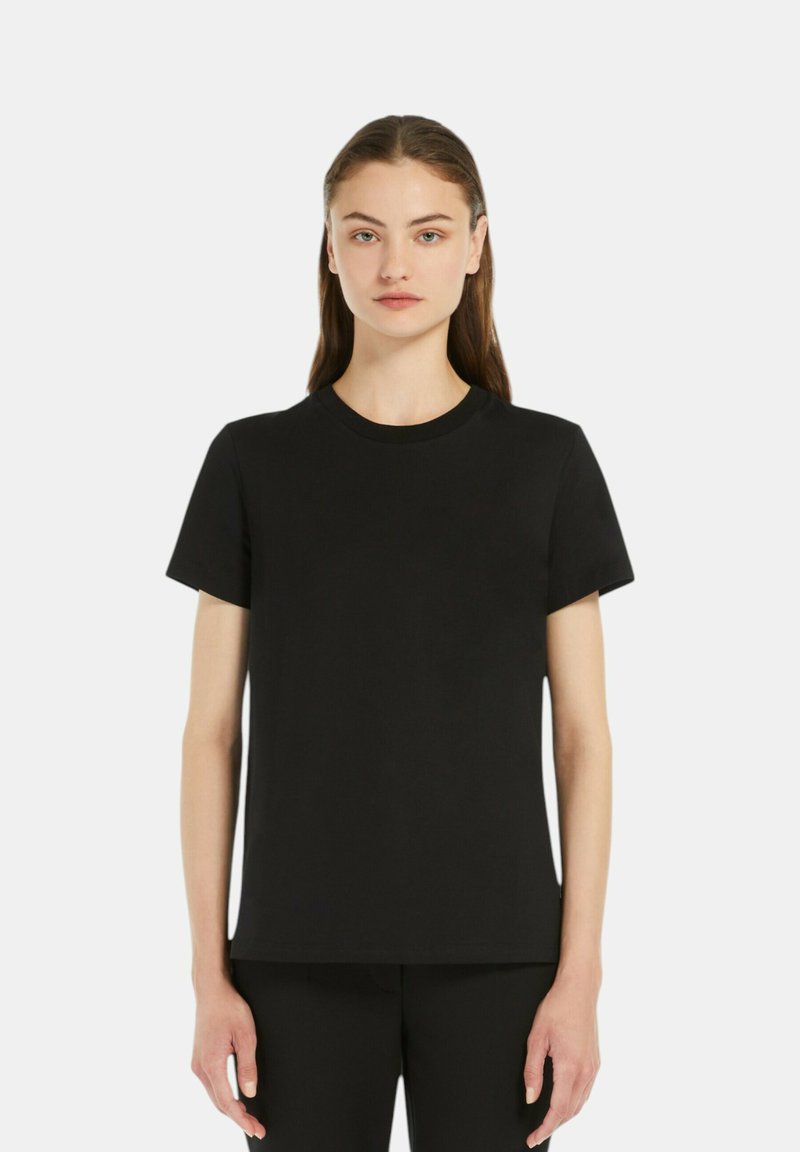 T-shirt in cotone nero con scollatura a girocollo e maniche corte, caratterizzato da una texture liscia e un design classico e dritto.