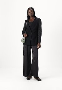 KARL LAGERFELD PANTS - Kapsáče - black