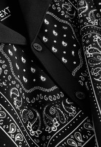 Next SHORT SLEEVE - REGULAR FIT - Ing - black white bandana