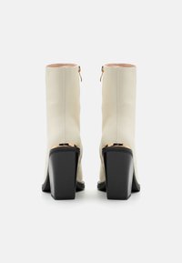 Simmi London DECLAN - Bottines à talons hauts - white