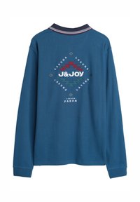 Blauwe lange mouwen polo met een multikleurig geometrisch ontwerp en de tekst "J&JOY" gecentreerd op de achterkant, met ribbels aan de mouwen en kraag.