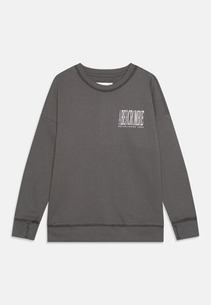 Ciemnoszara bluza z długim rękawem, okrągłym dekoltem i logo "Abercrombie Established 1892" na górnej lewej części klatki piersiowej.