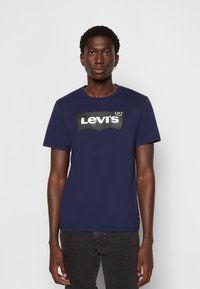 Levi's® GRAPHIC CREWNECK TEE - T-shirt estampada - peacoat