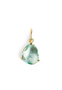 Pendante d'oro con una pietra a forma di goccia di colore verde chiaro, caratterizzata da una superficie sfaccettata e fissata da quattro griffe.