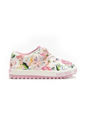 Sneaker da bambino bianca e rosa con stampa floreale, decorazione con farfalla di paillettes, cinturino in velcro e suola testurizzata con marchio "Lelli Kelly".