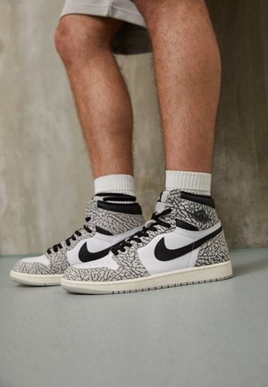 Jordan AIR JORDAN 1 RETRO UNISEX - Magas szárú edzőcipők - tech grey/muslin/black/white