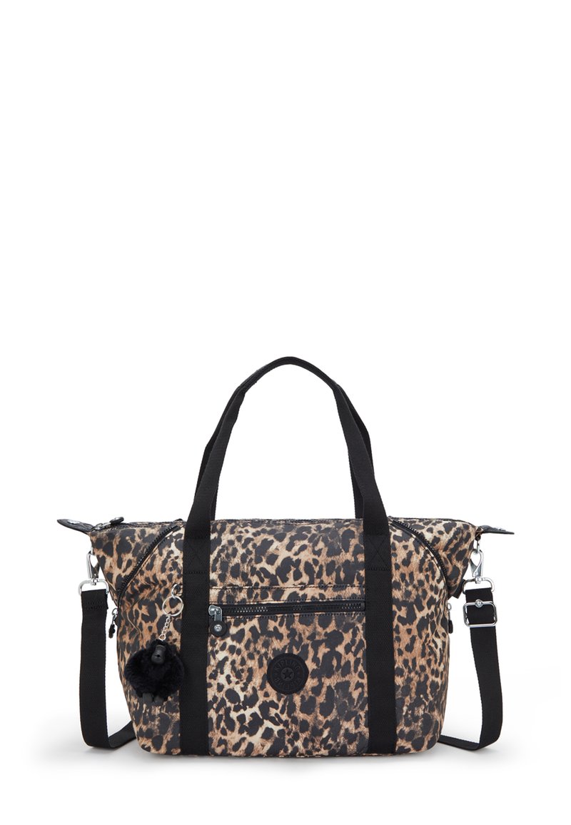 Leopardprint tote bag med sorte håndtag, aftagelig skulderrem, front lynlåslomme og en lille sort pom-pom nøglering vedhæftet.