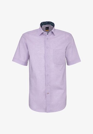 Camicia a maniche corte lavanda chiaro con bottoni, una tasca sul petto e una fodera interna del colletto con motivo decorativo.