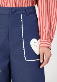 Sister Jane HEART TO HEART - Vaqueros rectos - blue denim